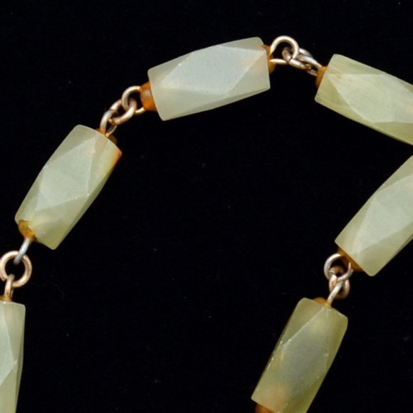 Long Green Serpentine Gem Necklace with silver chain - Picture 4 of 5